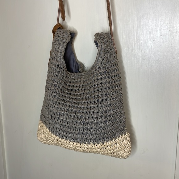💥 2/$20 EUC Straw Colorblock Crossbody - Picture 4 of 6